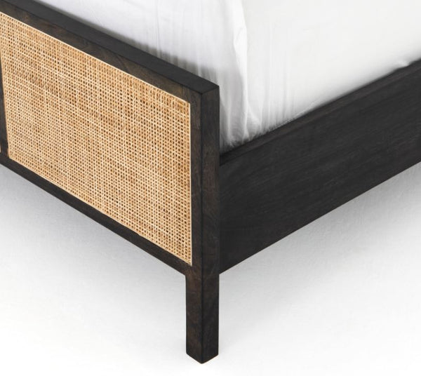 Boxberry Bed Black