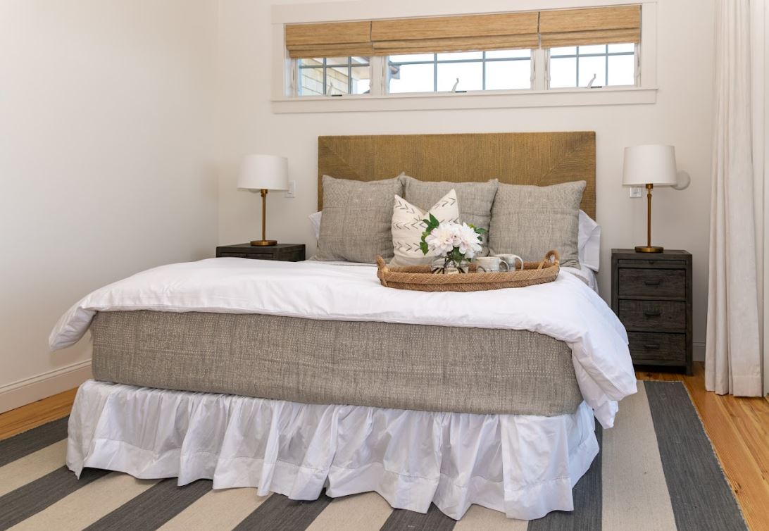 Headboard Bed Under Window Transom Window Above Headboard Bed Over